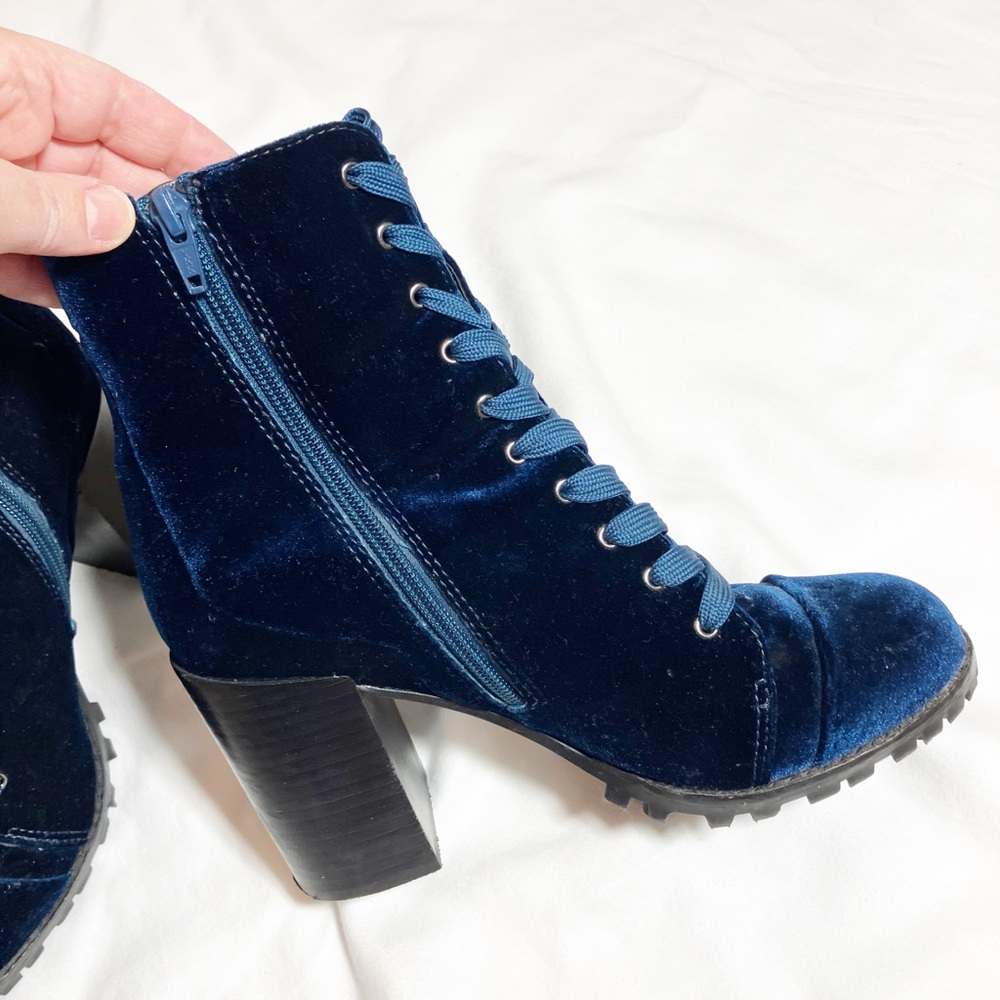 🔥Steve Madden Ambrose blue velvet lace up booties Sz8.5 - Picture 3 of 11